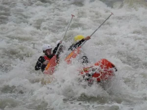 Hochwasser beim Canadier Rafting auf der Iller