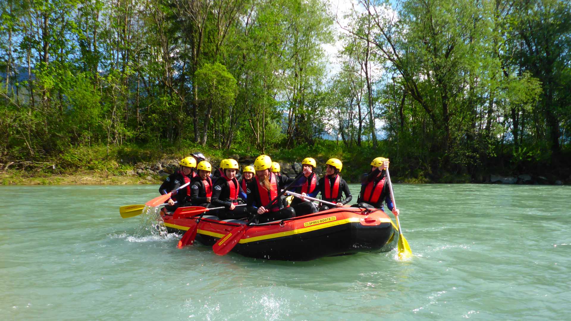 Sichere Soft Rafting Tour für Jedermann & -Frau