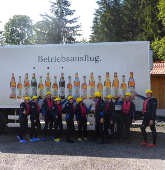 Soft Rafting Gruppe hat Spaß beim Betriebsausflug