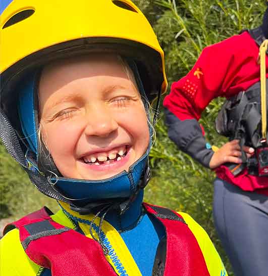 Wasserspaß beim Familien Rafting